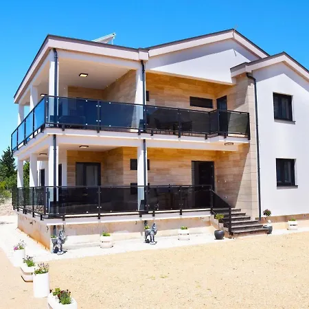 Filomena In Starigrad-paklenica, Modern And Comfortable Seline