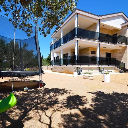 Apartmán Filomena In Starigrad-paklenica, Modern And Comfortable Seline