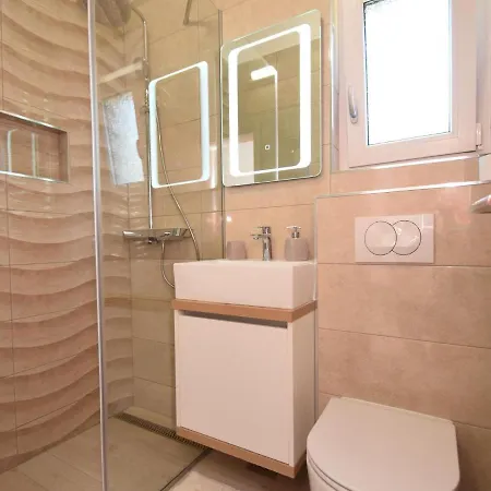 Apartmán Filomena In Starigrad-paklenica, Modern And Comfortable *