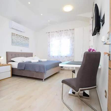 Filomena In Starigrad-paklenica, Modern And Comfortable Apartmán Seline