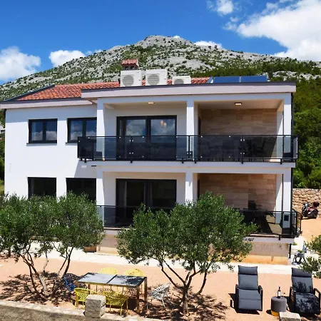 Apartmán Filomena In Starigrad-paklenica, Modern And Comfortable Seline