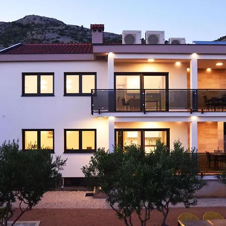 Filomena In Starigrad-paklenica, Modern And Comfortable *
