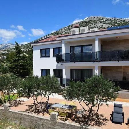 Apartmán Filomena In Starigrad-paklenica, Modern And Comfortable