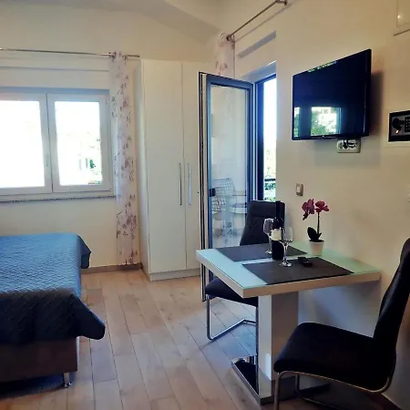 Filomena In Starigrad-paklenica, Modern And Comfortable *