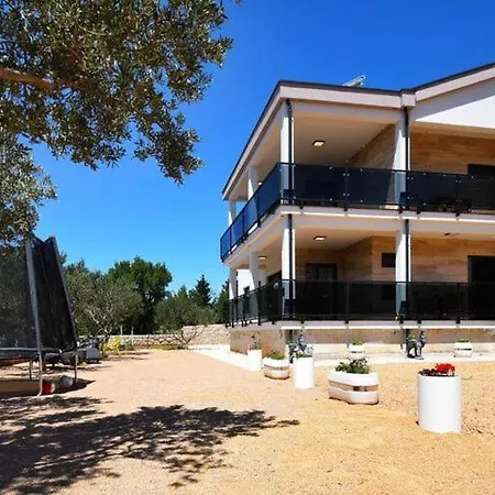 Filomena In Starigrad-paklenica, Modern And Comfortable Apartmán *