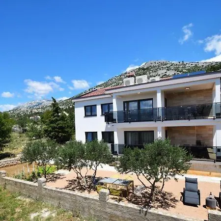 Filomena In Starigrad-paklenica, Modern And Comfortable Apartmán Seline